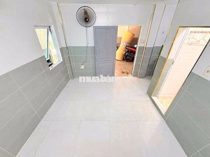 Phòng dưới trệt máy lạnh bếp wc giờ tự do