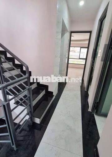 CHO THUÊ NHÀ 5X22(TRỆT+LỬNG+2LẦU+ST) THANG MÁY+FULL MÁY LẠNH SÀN TRỐNG