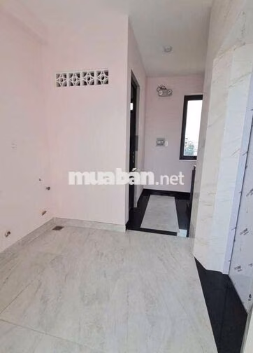 CHO THUÊ NHÀ 5X22(TRỆT+LỬNG+2LẦU+ST) THANG MÁY+FULL MÁY LẠNH SÀN TRỐNG