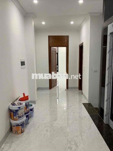 CHO THUÊ NHÀ HOÀN THIỆN THANG MÁY DT RỘNG