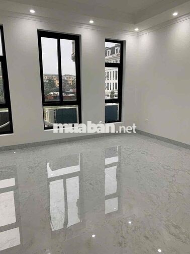 CHO THUÊ NHÀ HOÀN THIỆN THANG MÁY DT RỘNG