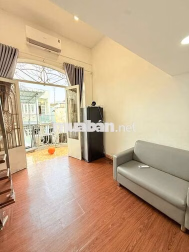 Phòng gác ban công full nội thất sát quận 1 quận 2 gần HIU UEF