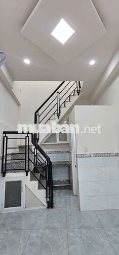 chỉ 1 tỷ 820 có nhà ngay vòng xoay lê đại hành Q11