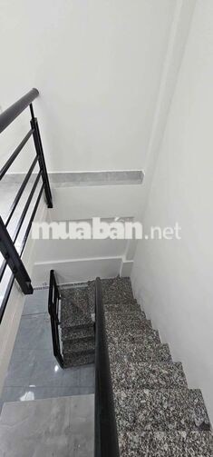 chỉ 1 tỷ 820 có nhà ngay vòng xoay lê đại hành Q11