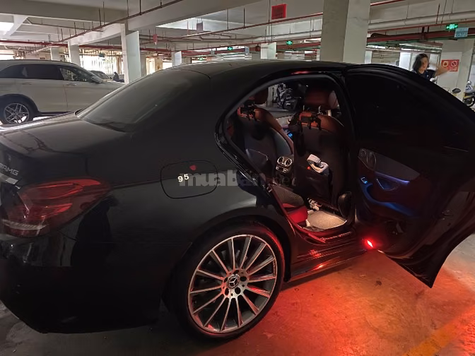 Cần bán C300 AMG siêu lướt giá 749tr
