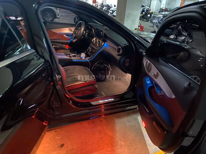 Cần bán C300 AMG siêu lướt giá 749tr