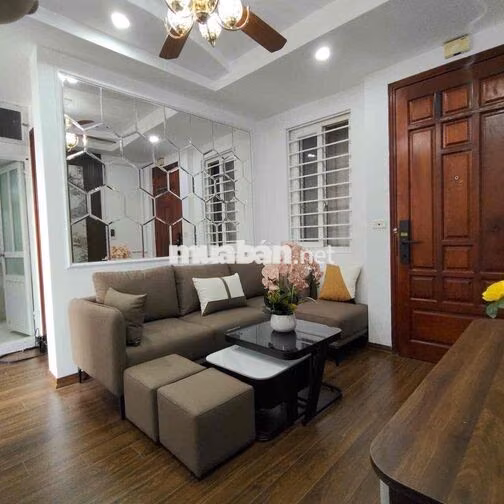 Cho thuê căn hộ Phố Nguyễn Khánh Toàn-Cầu Giấy 55m 2 ngủ