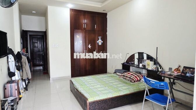 Phòng 32m2 có ban công, nước nóng lạnh- máy lạnh bàn tủ giường giá tốt