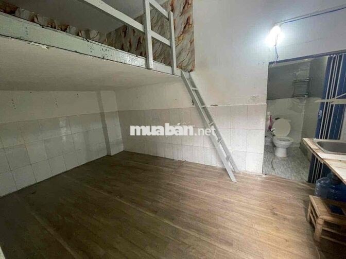 Phòng dưới trệt xe đẩy vào phòng gác bếp wc ko chung chủ giờ tự do