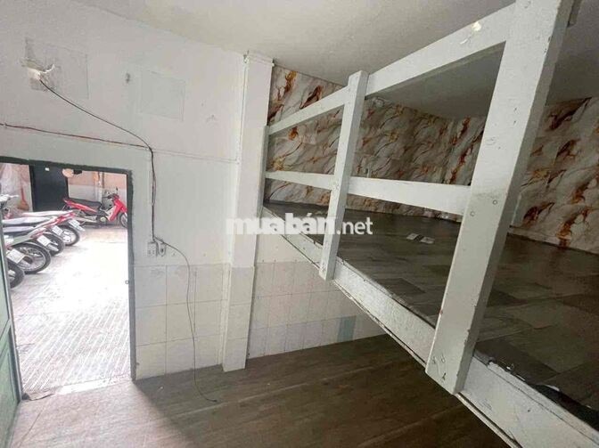 Phòng dưới trệt xe đẩy vào phòng gác bếp wc ko chung chủ giờ tự do