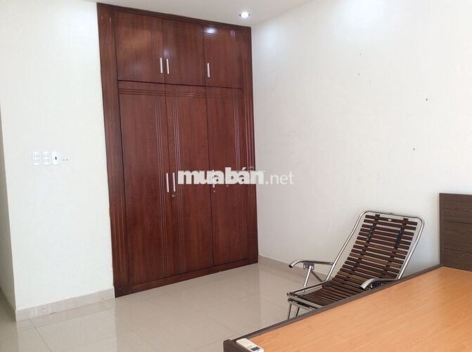 Phòng 32m2 có ban công, nước nóng lạnh- máy lạnh bàn tủ giường giá tốt