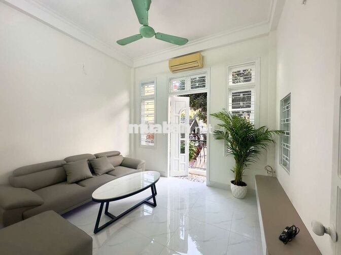 Cho thuê nhà Hoàng Hoa Thám 35m² x 4 tầng 5PN, ô tô đỗ cửa – 20 triệu