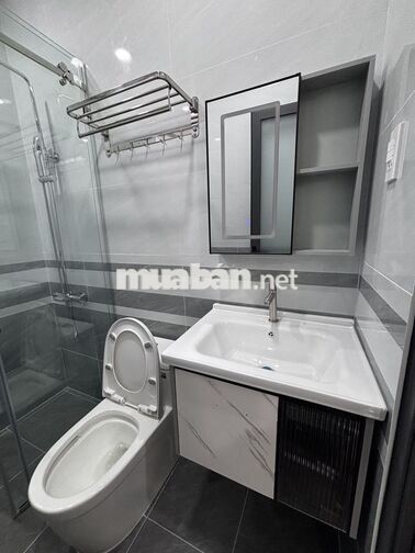Bán nhà Q12, có thể thương lượng,nội thất cao cấp, có sân đỗ oto