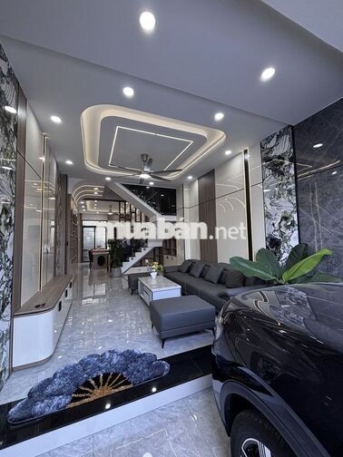 Bán nhà Q12, có thể thương lượng,nội thất cao cấp, có sân đỗ oto