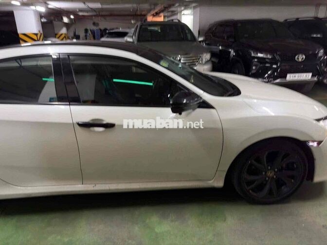 Honda Civic RS 2019 Trắng 70.000 km