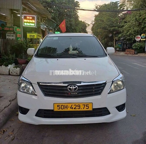 Toyota Innova 2015 Trắng 8 chỗ