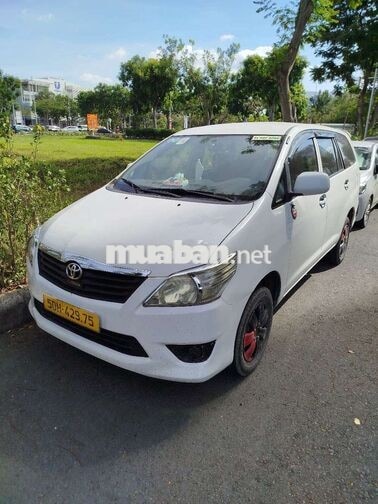 Toyota Innova 2015 Trắng 8 chỗ