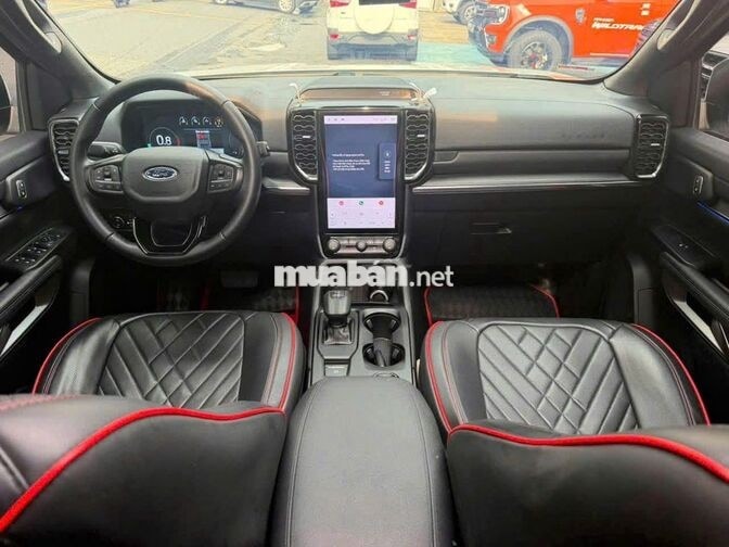 Ford Everest Titanium 4x4 2025 Trắng 14.500km