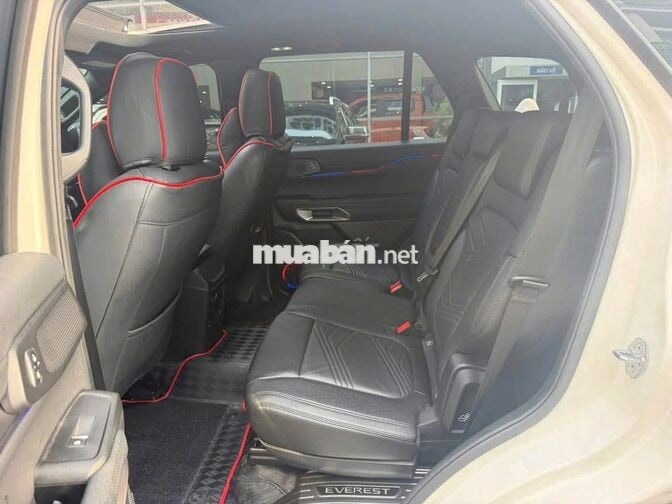 Ford Everest Titanium 4x4 2025 Trắng 14.500km