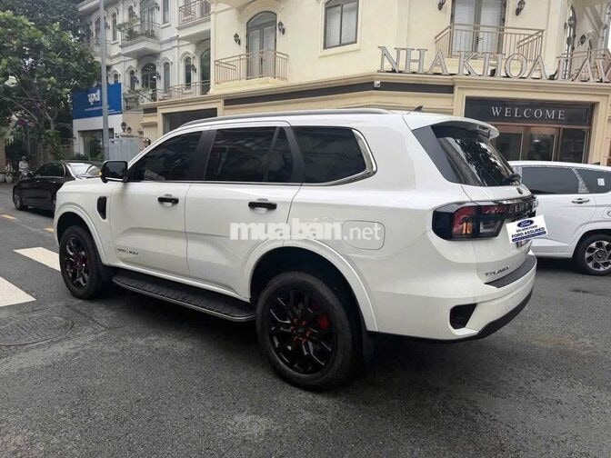Ford Everest Titanium 4x4 2025 Trắng 14.500km