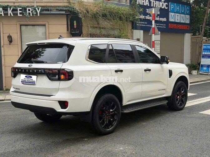Ford Everest Titanium 4x4 2025 Trắng 14.500km
