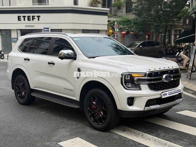Ford Everest Titanium 4x4 2025 Trắng 14.500km