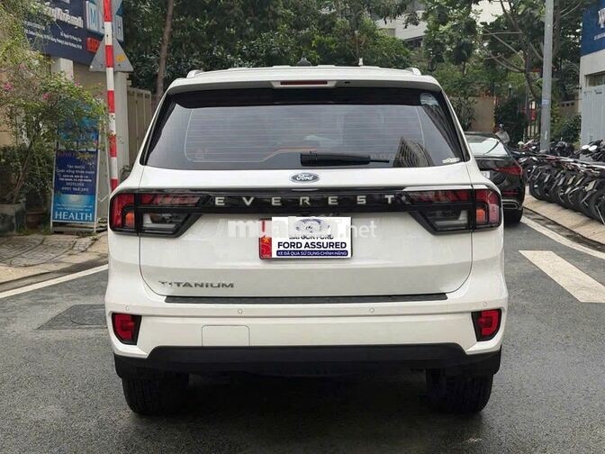 Ford Everest Titanium 4x4 2025 Trắng 14.500km