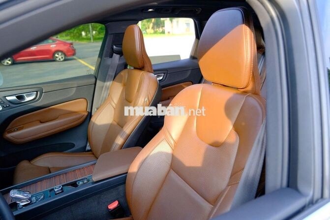 Volvo XC60 2023 Trắng Malaysia