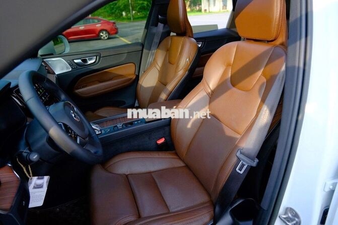 Volvo XC60 2023 Trắng Malaysia