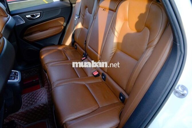 Volvo XC60 2023 Trắng Malaysia