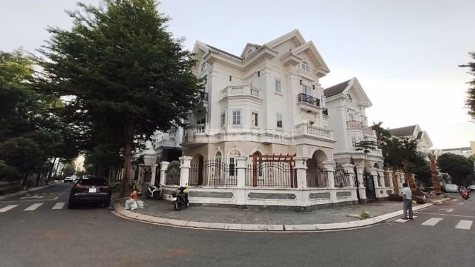 HẠ GIÁ BÁN GẤP BIỆT THỰ ĐẲNG CẤP  2 MT ĐƯỜNG  CITYLAND PARK HILLS