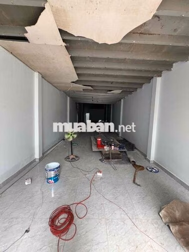 Cho thuê nhà đường xe tải 4x28m gác lửng dài 11m trệt trống suốt 14tr