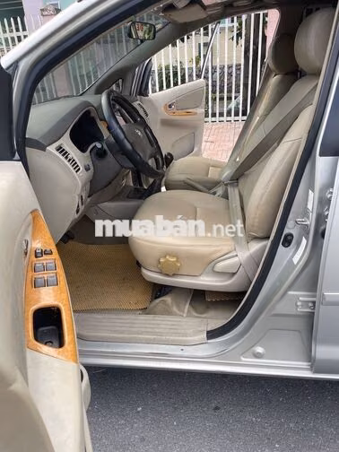 Toyota Innova G 2010 Bạc 7 chỗ