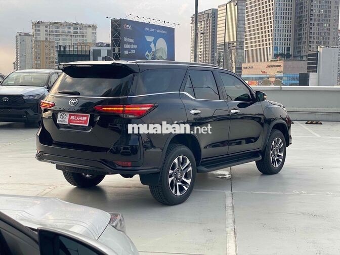 Toyota Fortuner Legender 2025 2.7V 4x4 AT Đen