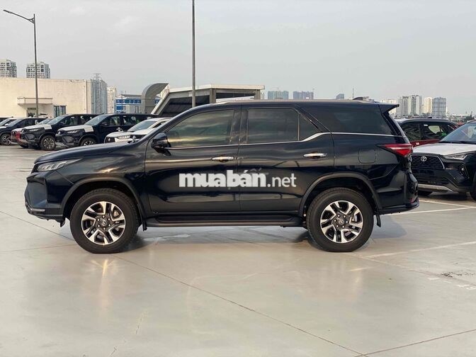 Toyota Fortuner Legender 2025 2.7V 4x4 AT Đen