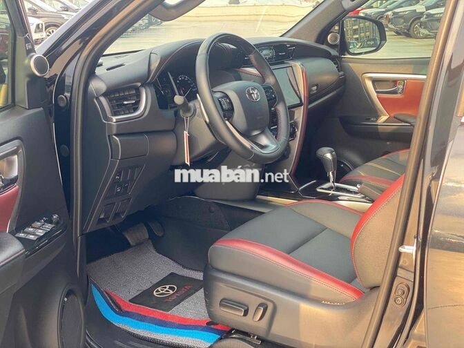Toyota Fortuner Legender 2025 2.7V 4x4 AT Đen
