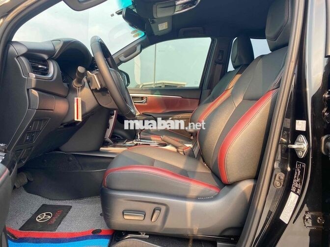 Toyota Fortuner Legender 2025 2.7V 4x4 AT Đen
