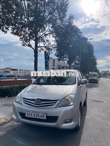 Toyota Innova G 2010 Bạc 7 chỗ