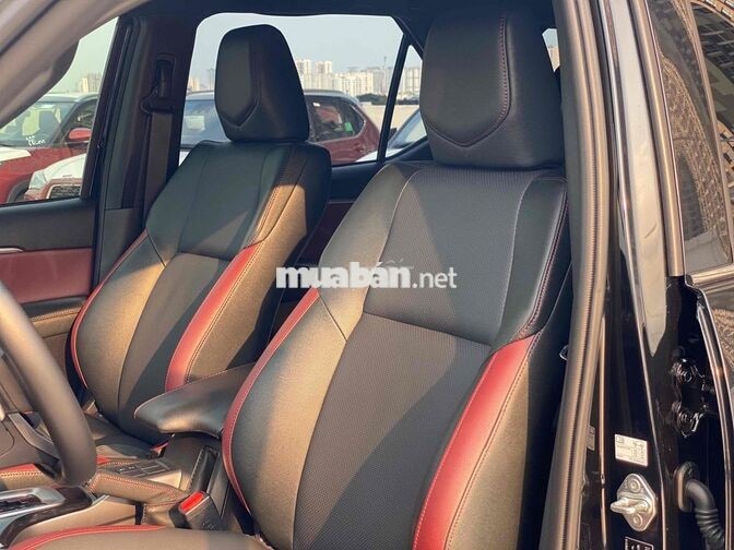 Toyota Fortuner Legender 2025 2.7V 4x4 AT Đen