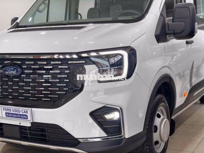 Ford Transit Premium 2025 Trắng 5.800km