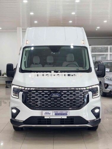 Ford Transit Premium 2025 Trắng 5.800km