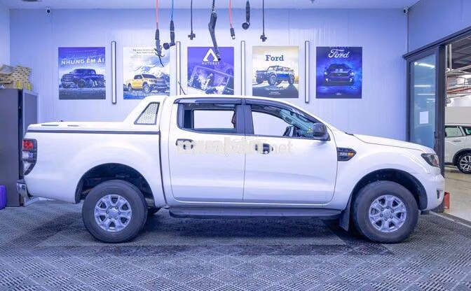 Ford Ranger XLS 2019 4x2 AT Trắng