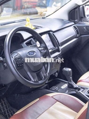 Ford Ranger XLS 2019 4x2 AT Trắng