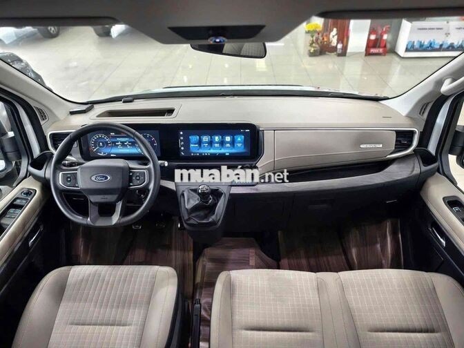 Ford Transit Premium 2025 Trắng 5.800km