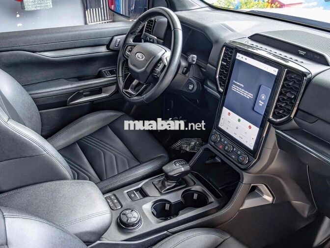 Ford Everest Titanium 4x4 2024 Trắng