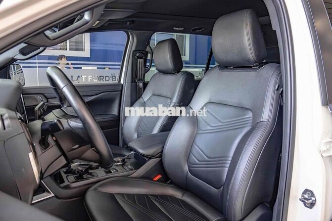 Ford Everest Titanium 4x4 2024 Trắng