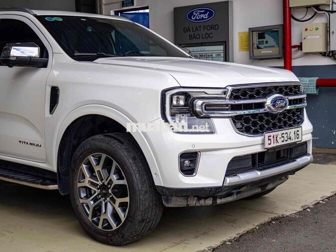 Ford Everest Titanium 4x4 2024 Trắng