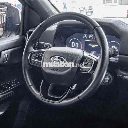 Ford Everest Titanium 4x4 2024 Trắng