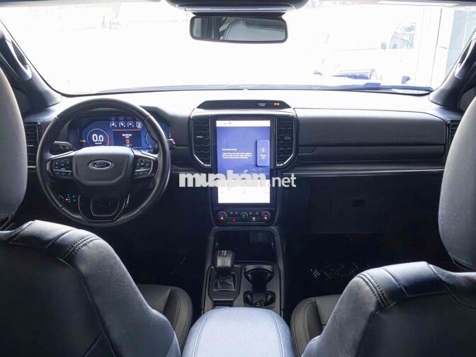 Ford Everest Titanium 4x4 2024 Trắng