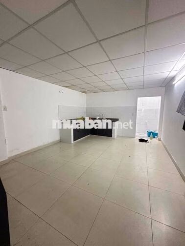 cho thuê nhà hẻm 10m thoại ngọc hầu tân phú. DT: 4m x 20m trệt lững